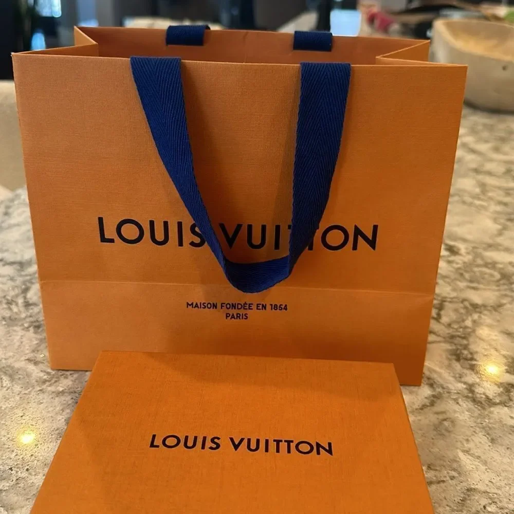 👜Louis Vuitton Fuchsia Fleur d’Epi Bag Charm Comes with dust bag, box an…